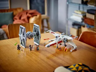 Fusion de chasseurs TIE et de X-wings