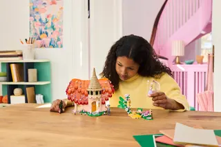 Glinda und Elphaba besuchen Munchkinland