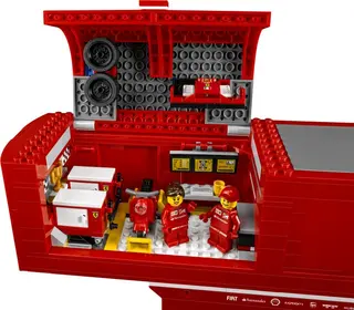 F14 T & Scuderia Ferrari Truck
