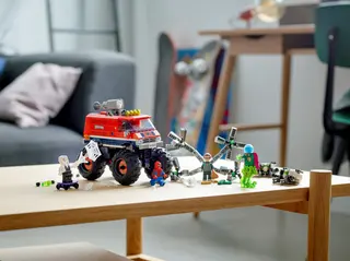 Spider-Mans monstertruck versus Mysterio