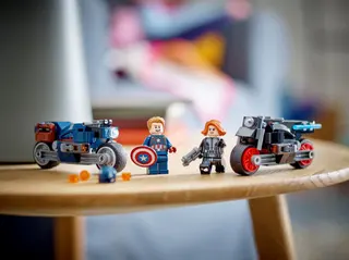 Black Widow & Captain America Motorräder