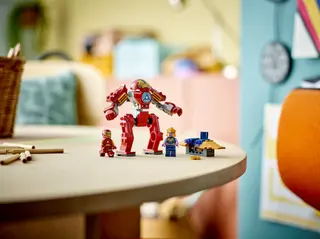 Iron Man Hulkbuster versus Thanos