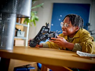 Figurine Batman en construction et moto Bat-Pod