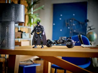 Figurine Batman en construction et moto Bat-Pod