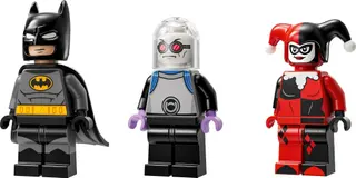 Batman met de Batmobile tegen Harley Quinn en Mr. Freeze