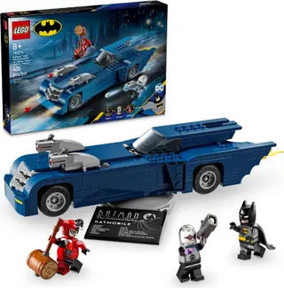 Batman met de Batmobile tegen Harley Quinn en Mr. Freeze