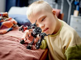 Venom Mech-Rüstung gegen Miles Morales