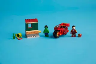 Iron Man mit Fahrrad und Hulk