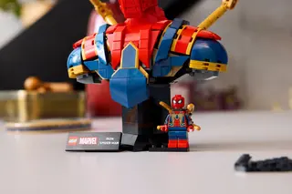 Iron Spider-Man buste