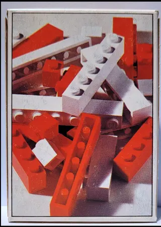28 briques avec 1, 2, 4, 6 et 8 tenons